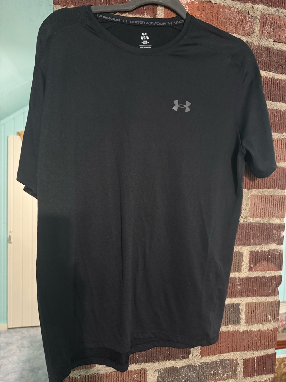 Under Armour Black Short-Sleeve Athletic Tee with Gray Logo